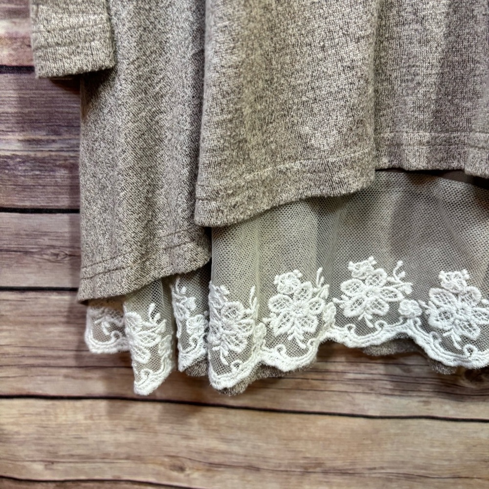 UMGEE Long Sleeved Tunic Top Lace Edge Size Small - Picture 2 of 8